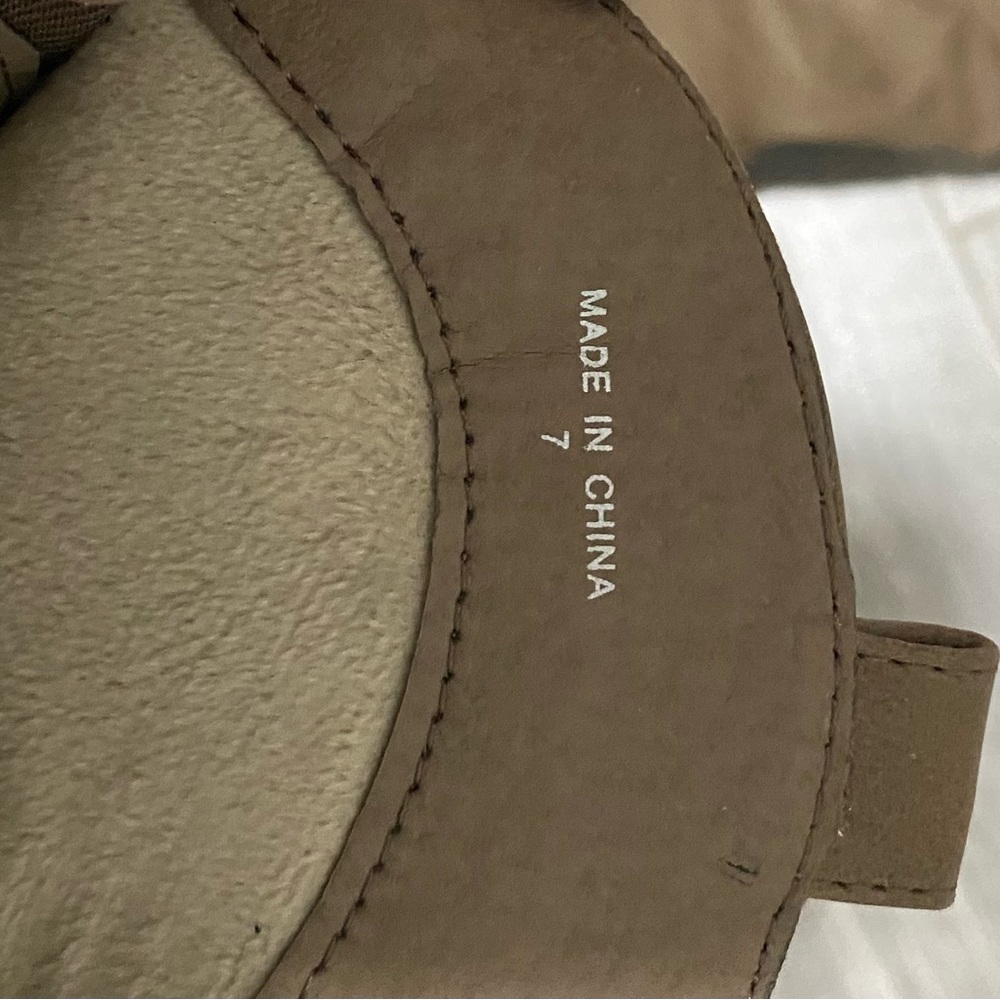 Boots - Picture 4 of 4